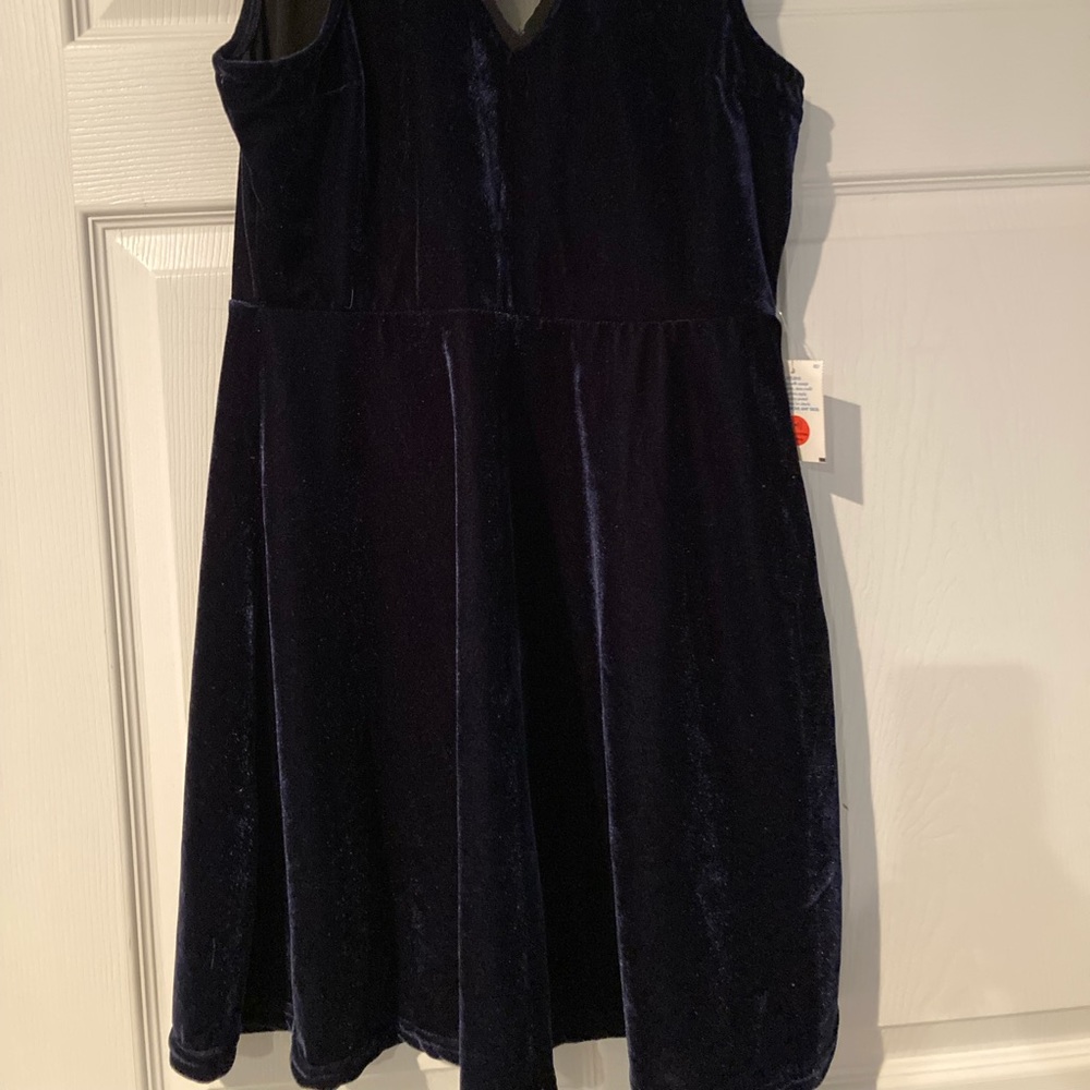 Brand new dress - Picture 2 of 2